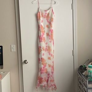 Gorgeous Floral Spring/Summer Dress w/ Low Back